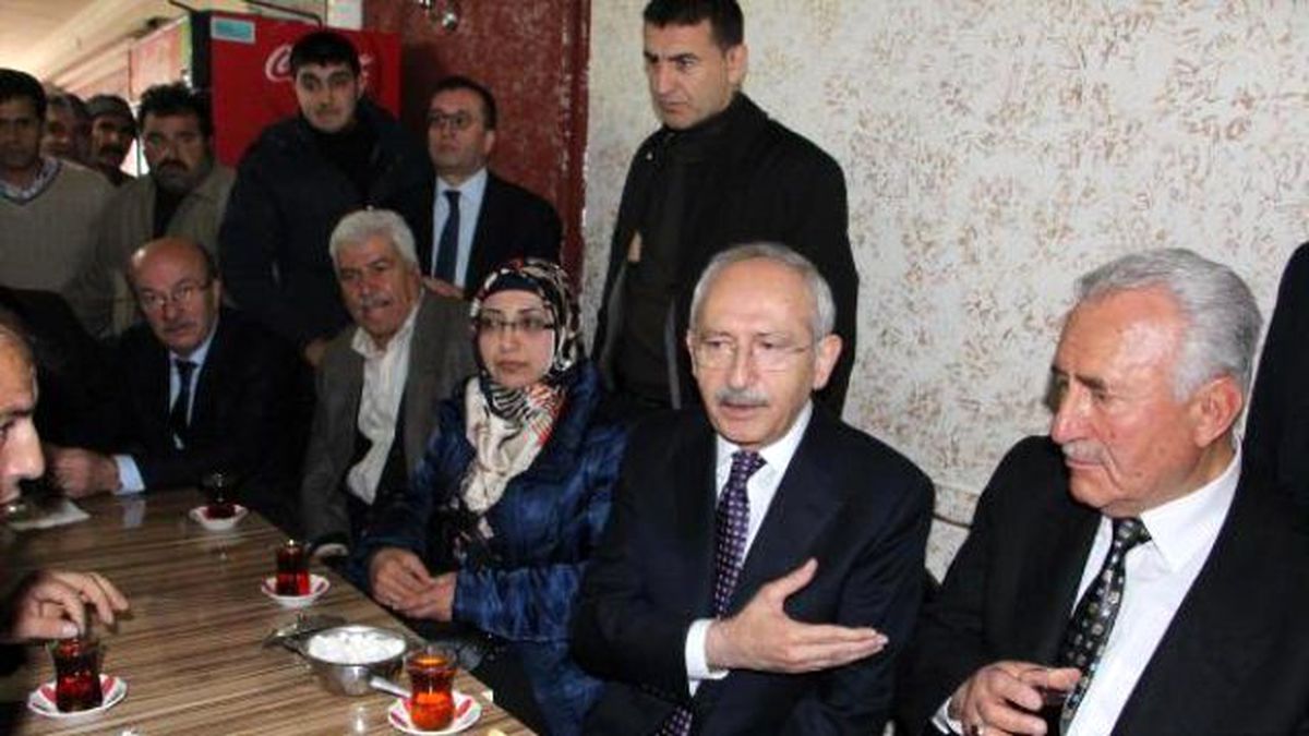 Kılıçdaroğlu, Elazığ\'da Şeyh Ali Septi\'nin Türbesini Ziyaret Edip, Halktan Destek İstedi (2)