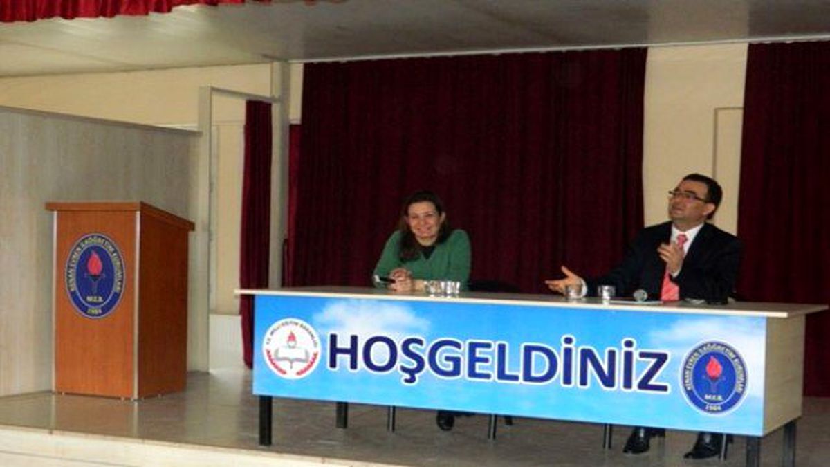 Kula\'da Öğrencilere Eczacılık ve Diş Hekimliği Mesleği Anlatıldı