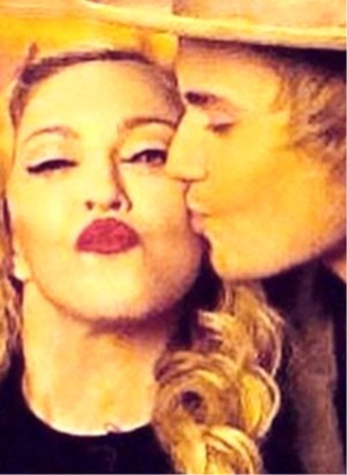 Madonna: Hem Sevgilimle Hem de Akrabasıyla Yattım