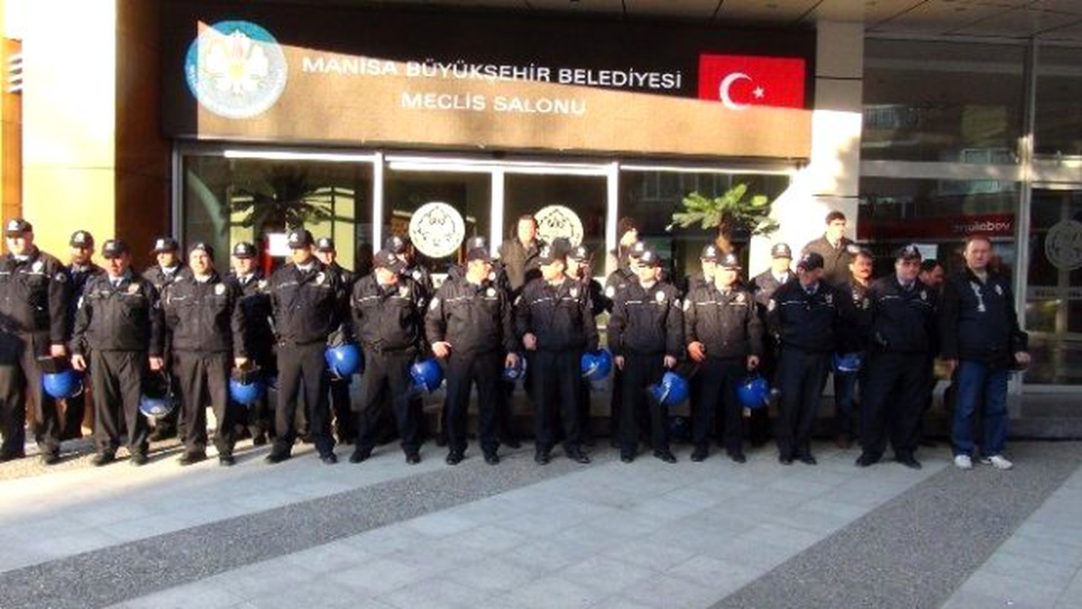 Manisa\'da Meclis Toplantısında Geniş Güvenlik Önlemleri
