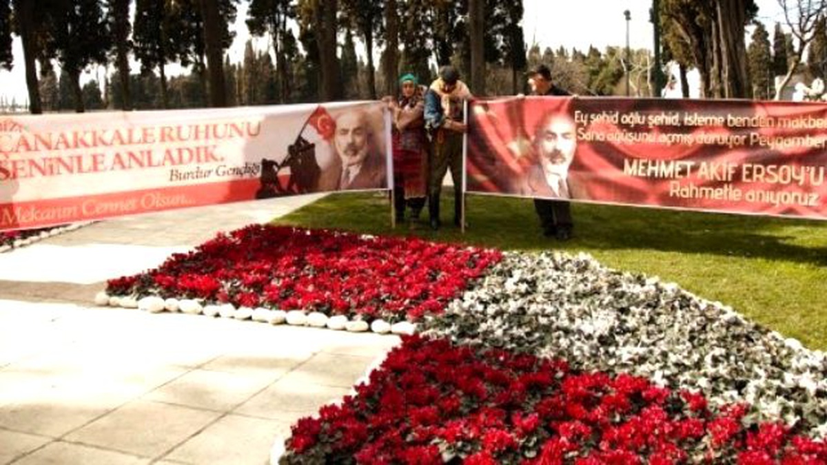 Mehmet Akif Ersoy Mezarı Başında Anıldı