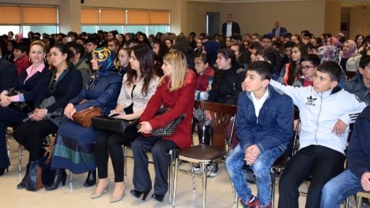 Metem\'de Öğrencilere Mesleki Eğitimin Önemi Anlatılıyor