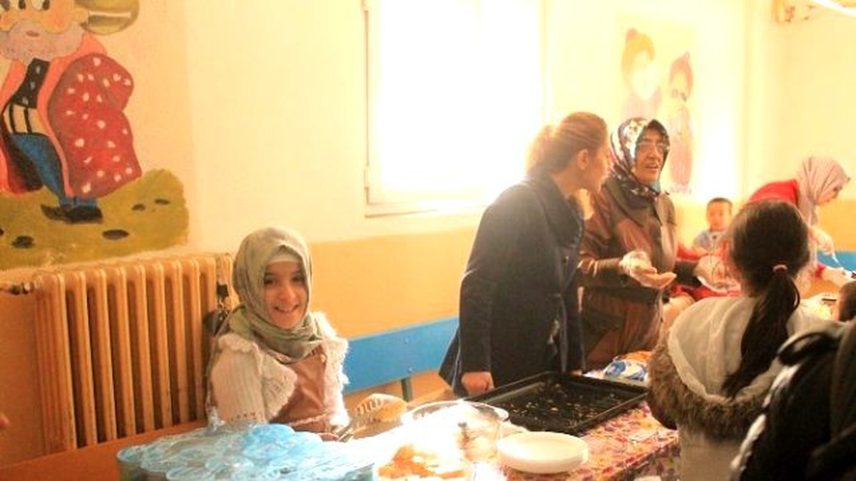 Minik Öğrencilerden Yetim Öğrenciler Yararına Kermes