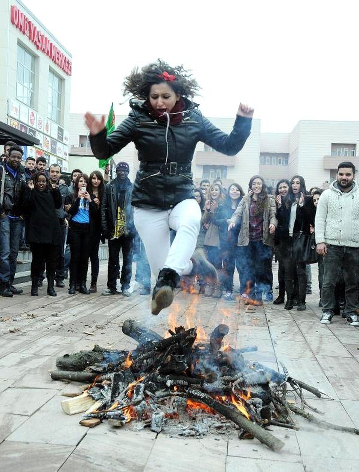 Omü\'de Nevruz Ateşi Yakıldı