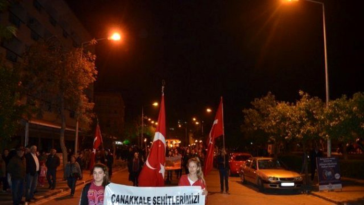 Selçuklular Çanakkale Şehitleri İçin Fener Alayında Birleşti