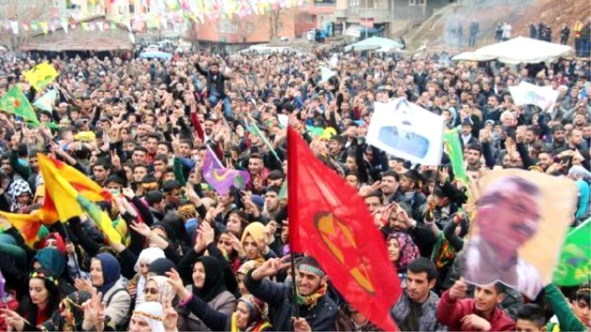 Şırnak\'ta Nevruz Kutlamasında 4 Polis ile 1 Çocuk Yaralandı