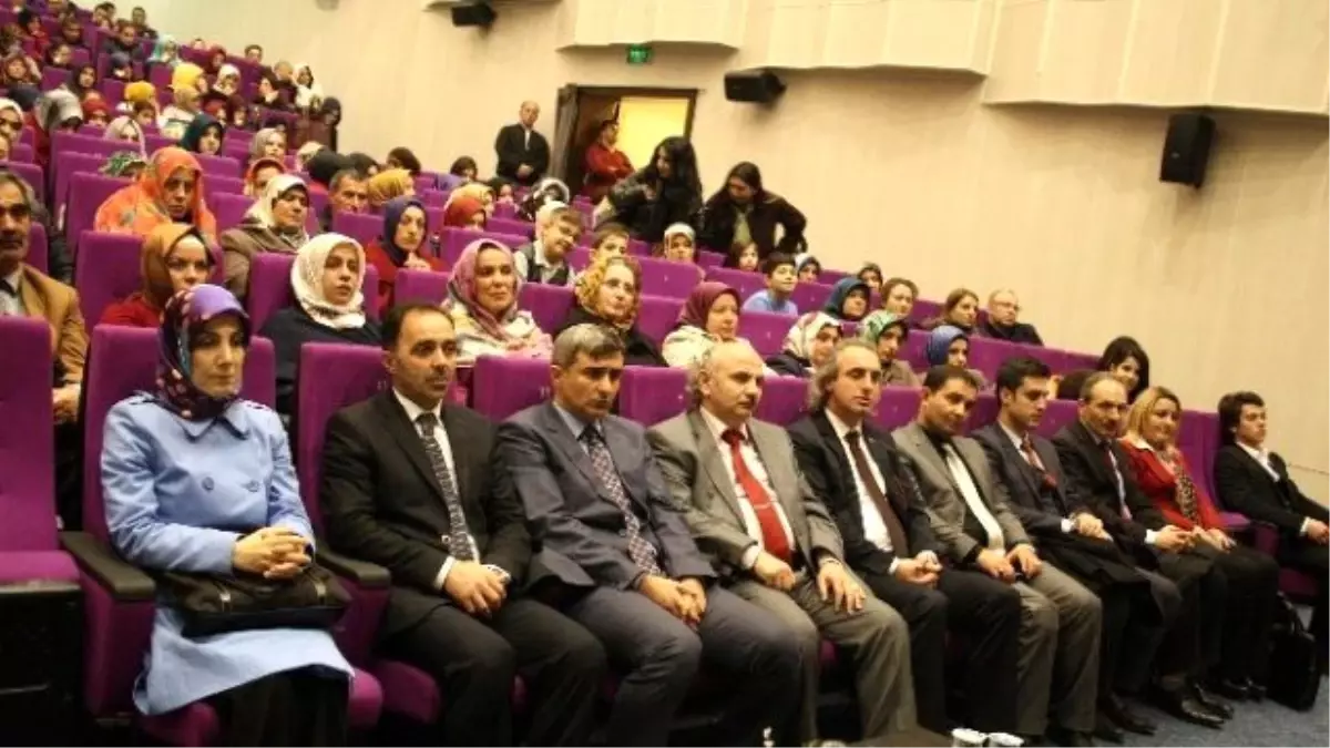 Trabzon'da 'Çanakkale Şiirlerinin Hikayesi' Programı Düzenlendi