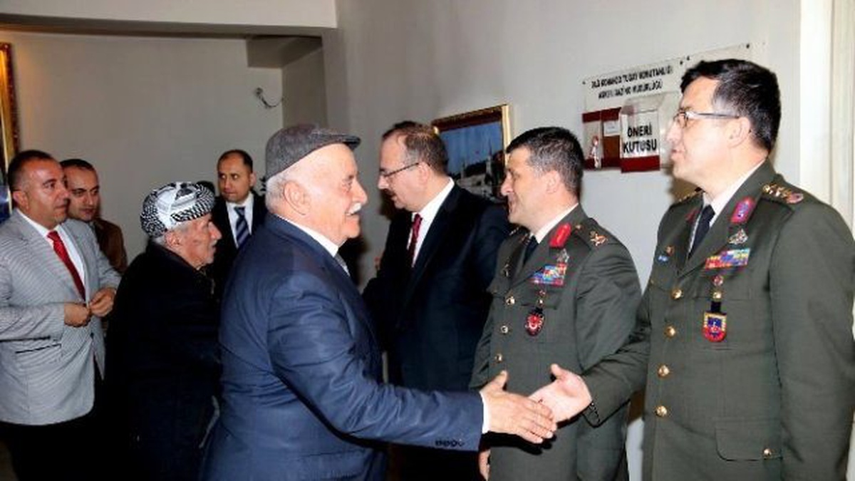 Hakkari Valisi Canbolat Şehit Aileleriyle Yemekte Buluştu