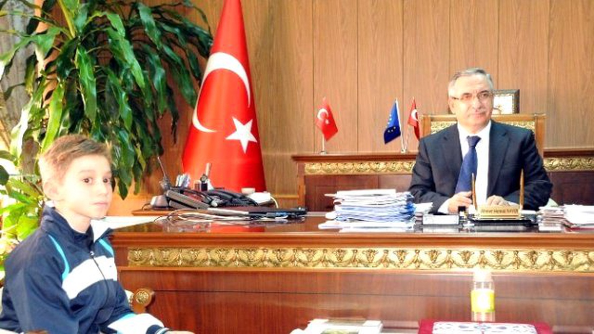 Vali Nayir Başarılı Sporcuları Ödüllendirdi