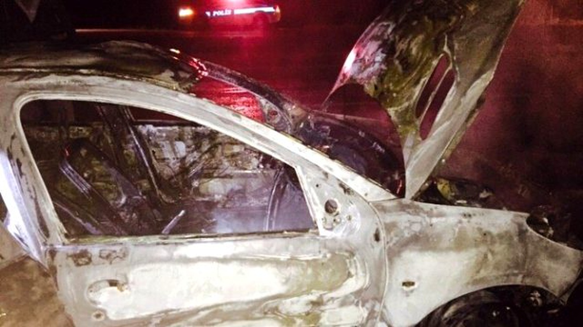 Yanan Otomobilden 13 Kilo Esrar Çıktı