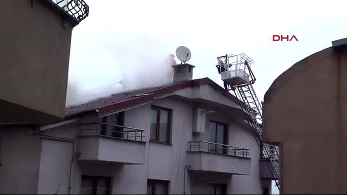 Zonguldak 5 Katlı Apartmanda Çatı Yangını