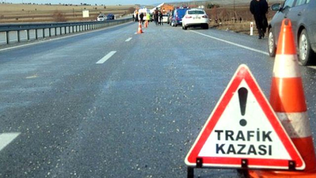 Zonguldak\'ta Otomobiller Çarpıştı: 3 Yaralı