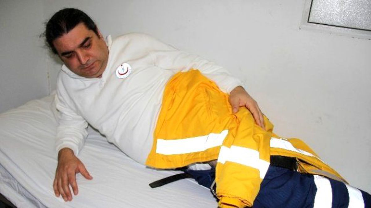 Alkollü Hasta Yakını, Doktoru Bıçakladı, Ambulans Şoförünü Isırdı