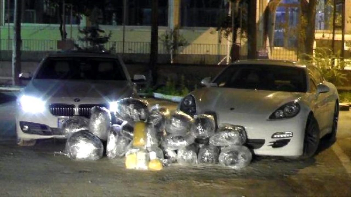Adana\'da Lüks Otomobillerden 107 Kilo Esrar Çıktı