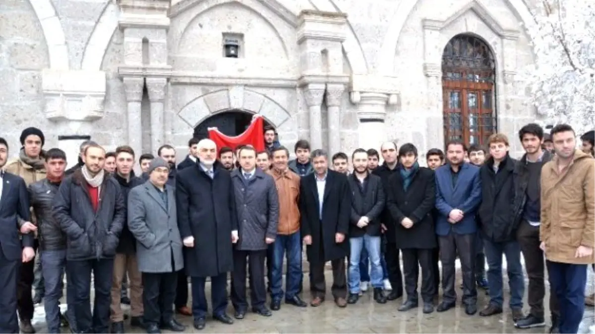 Agd Kilise Camisi\'nde Namaz Kıldı