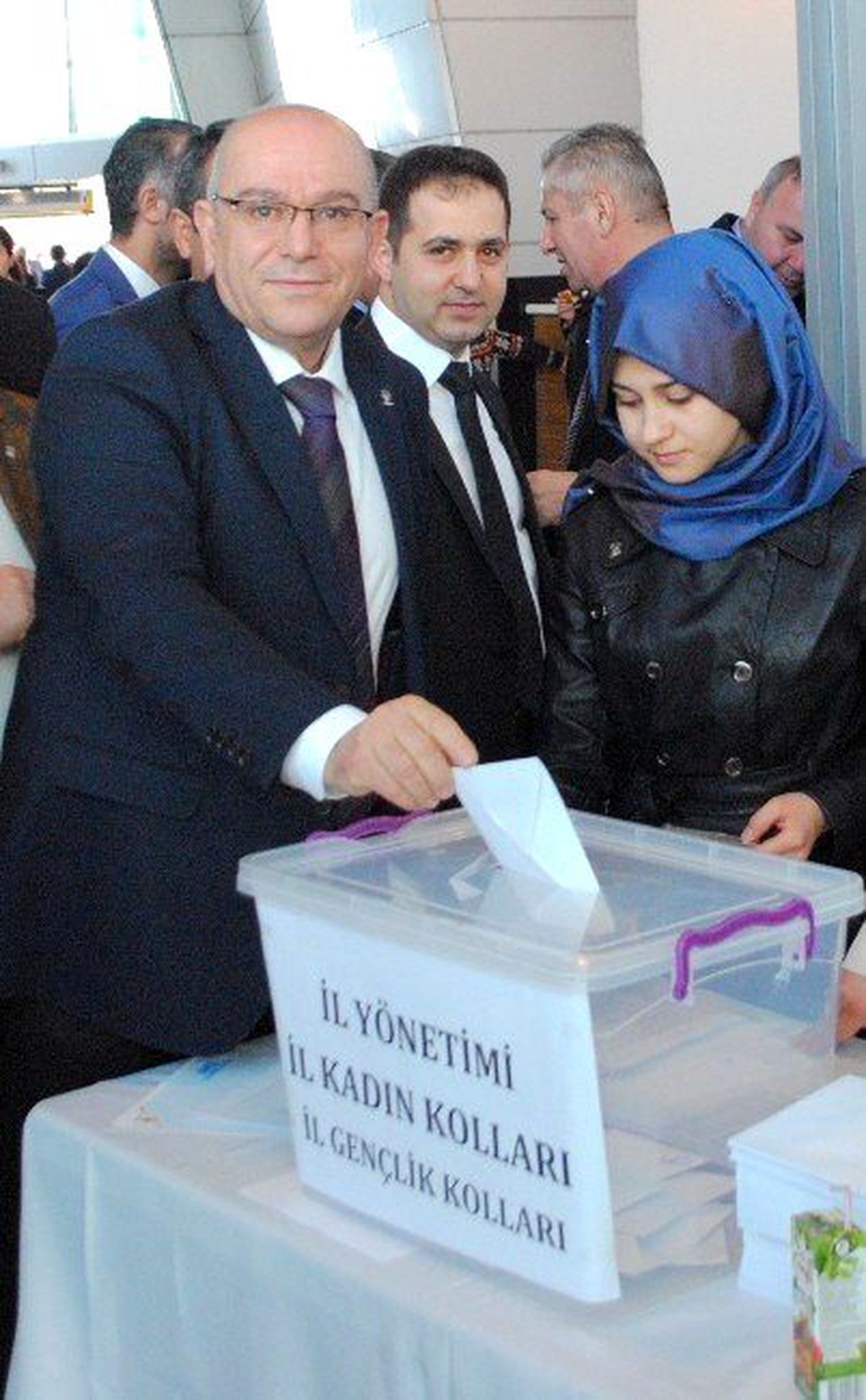 AK Parti\'de Milletvekillerini Belirlemek İçin Temayül Yoklaması Yapılacak