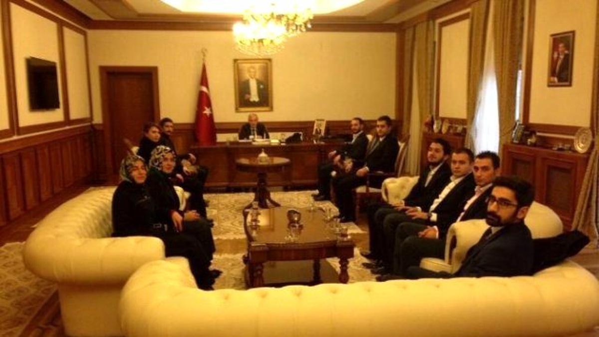 AK Parti Gençlik Kolları Vali Kamçı\'yı Ziyaret Etti