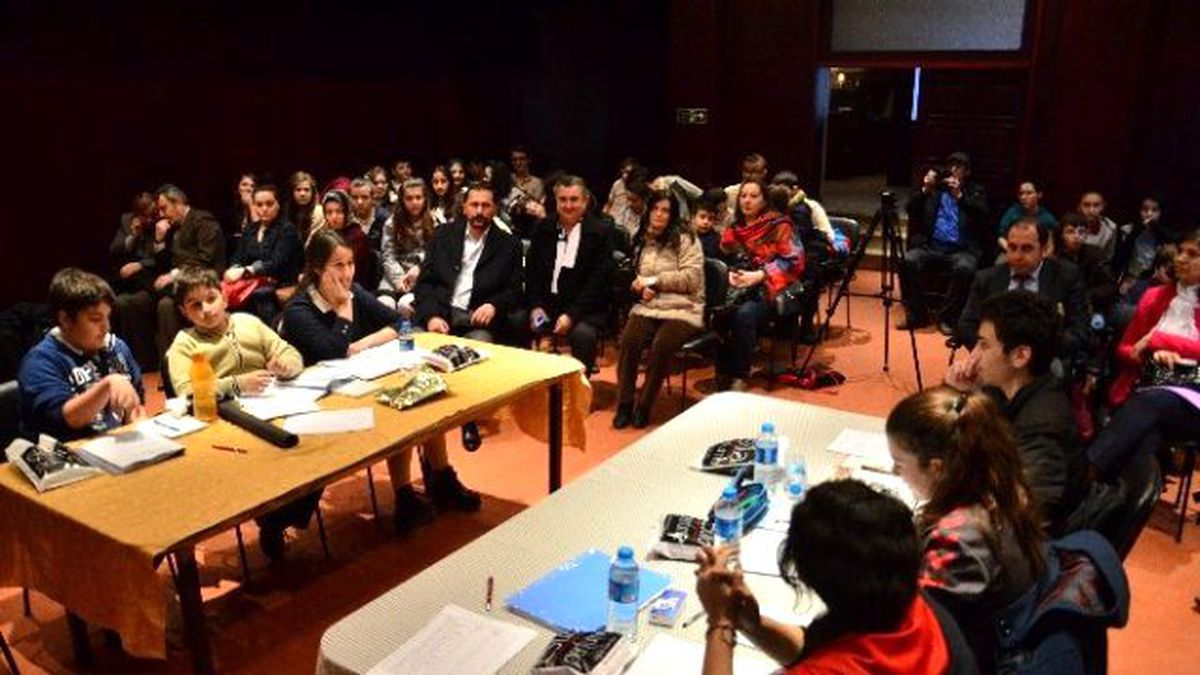Almuder\'den "Sevgi mi Saygı Mı" Adlı Münazara