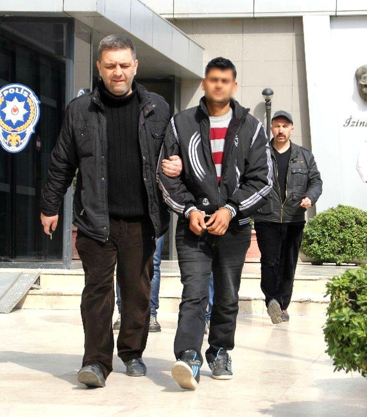 Anne ve Oğlunun Yakalattığı Dolandırıcılar Tutuklandı