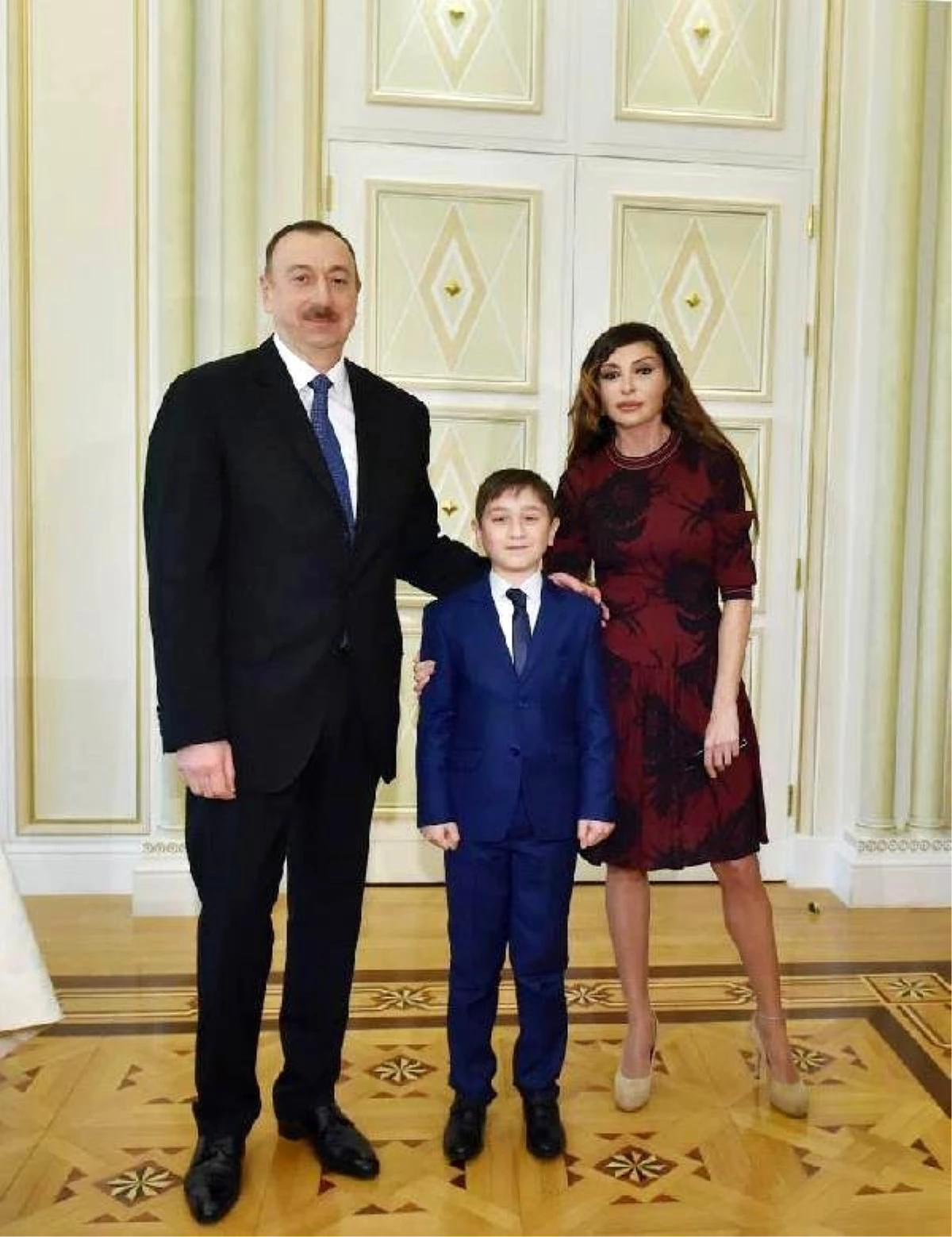 Azerbaycan Cumhurbaşkanı Aliyev\'den 11 Yaşındaki Çocuğa Doğum Günü Sürprizi