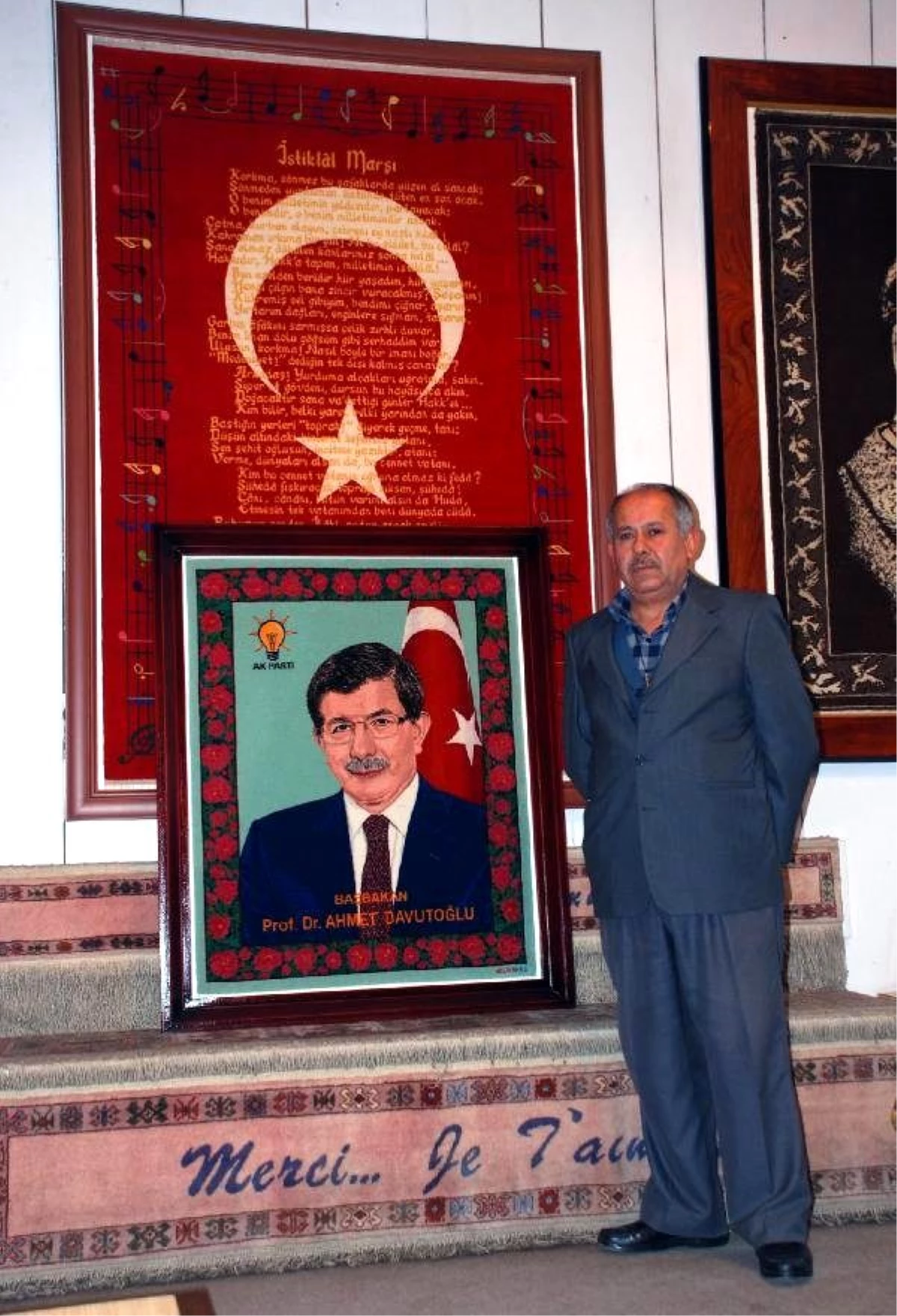 Başbakan Davutoğlu\'nun Portresini Halıya Dokudu