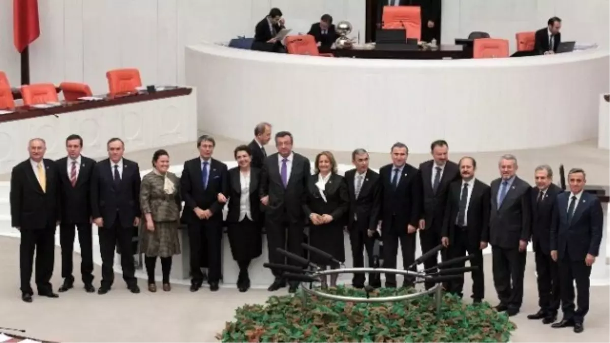 Başkanvekili Bahçekapılı Veda Etti, Altay Elini Öperek Uğurladı