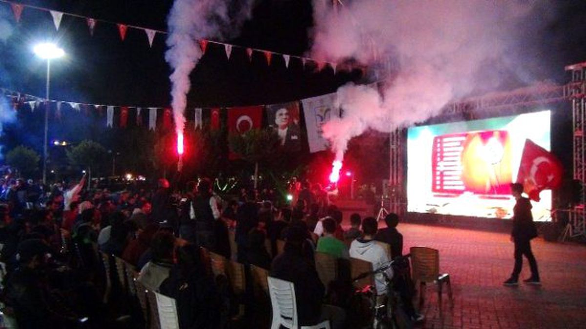 Beşiktaş, Brugge Maçı Dev Ekranda İzlendi