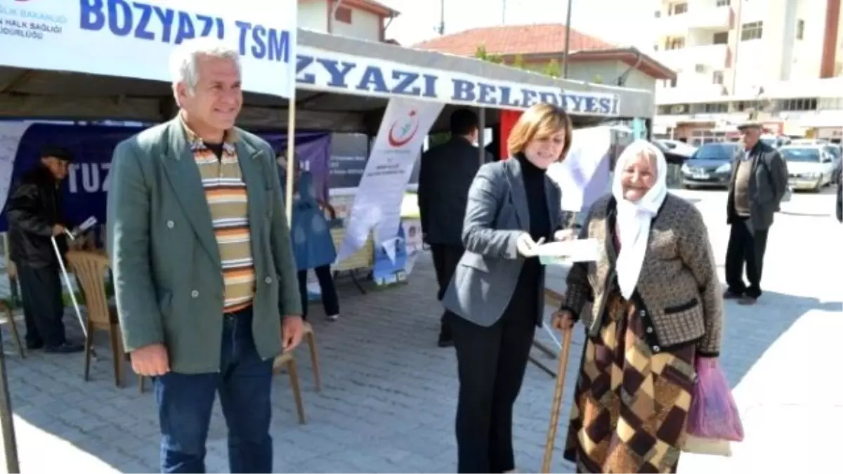 Bozyazı Tsm Vatandaşa Broşür Dağıttı