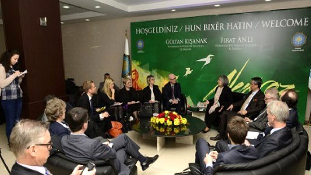 Büyükelçiliklerden Eş Başkanlara Newroz Ziyareti