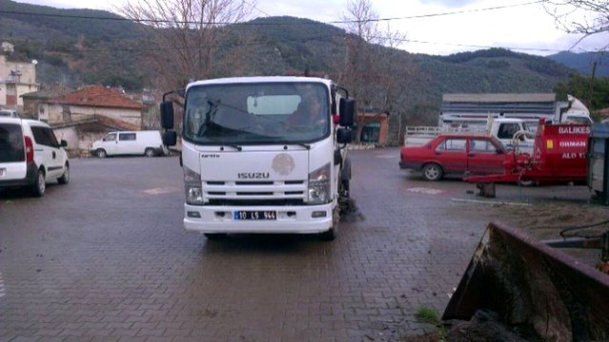 Edremit\'te Kırsal Mahallelerde Temizlik Harekatı