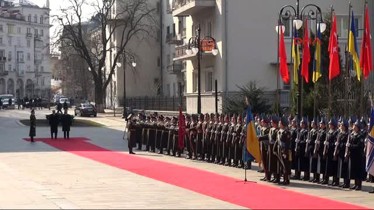 Erdoğan, Ukrayna Devlet Başkanı Poroşenko Tarafından Askeri Törenle Karşılandı