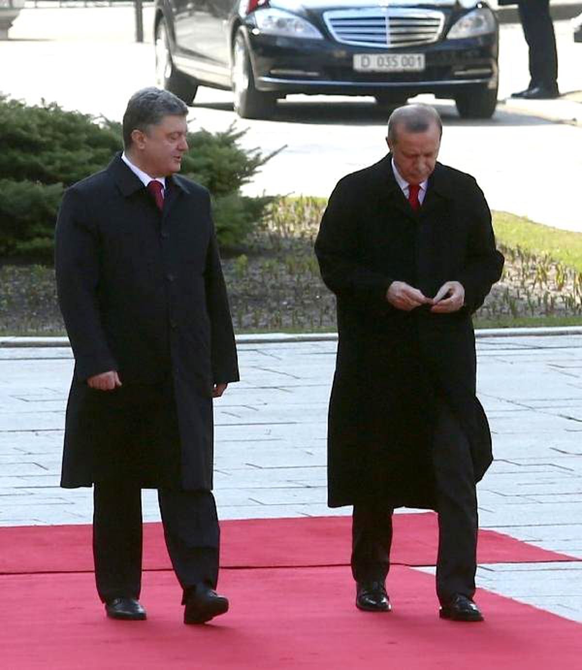 Erdoğan, Ukrayna Devlet Başkanı Poroşenko Tarafından Askeri Törenle Karşılandı