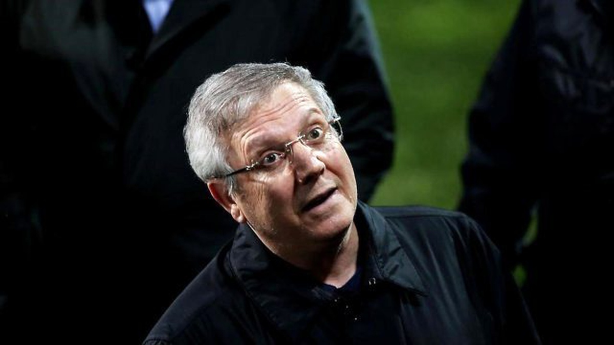 Fenerbahçe Başkanı Aziz Yıldırım Futbolcuların Alacaklarını Yatırdı