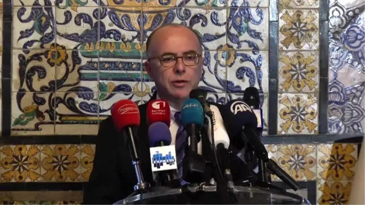 Fransa İçişleri Bakanı Cazeneuve Tunus\'ta