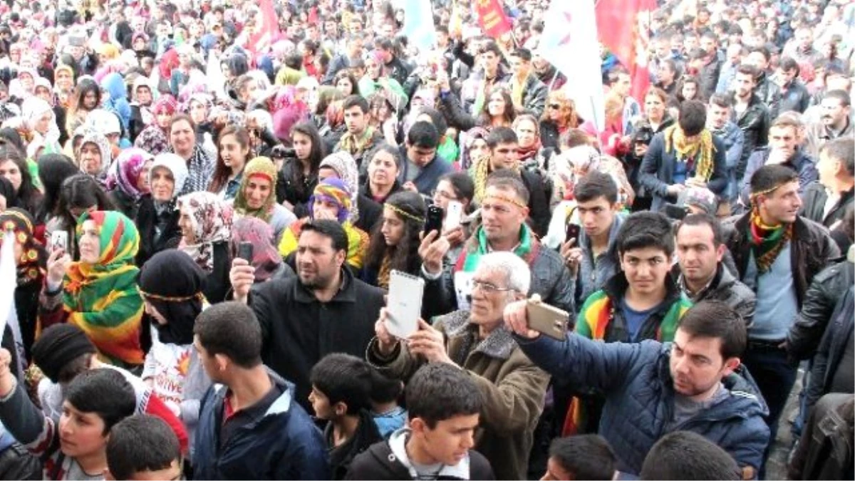 Hdp Eş Genel Başkanı Figen Yüksekdağ Elazığ\'daki Nevruz Programına Katıldı