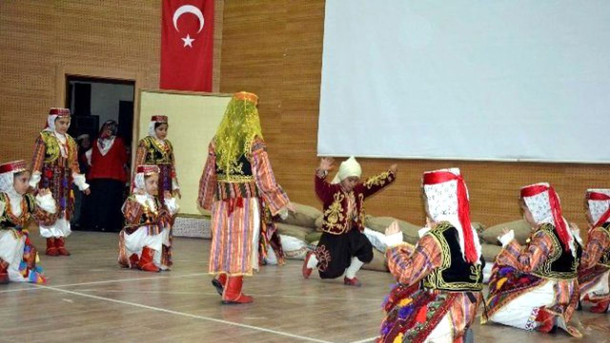 İlkokul Öğrencilerinden Çanakkale Gecesi
