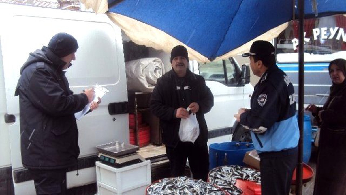 Körfez Zabıtası Pazar Yerlerini Denetledi