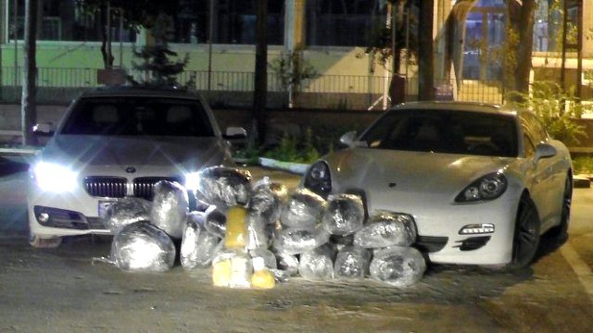 Lüks Otomobillerle Uyuşturucu Sevkıyatı