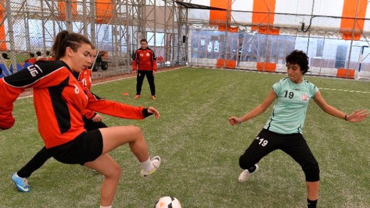 Paşa\'nın Kadın Kramponları Pusuda