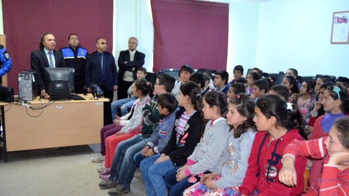 Polis Köy Okulunda Bilgilendirme Toplantısı Yaptı