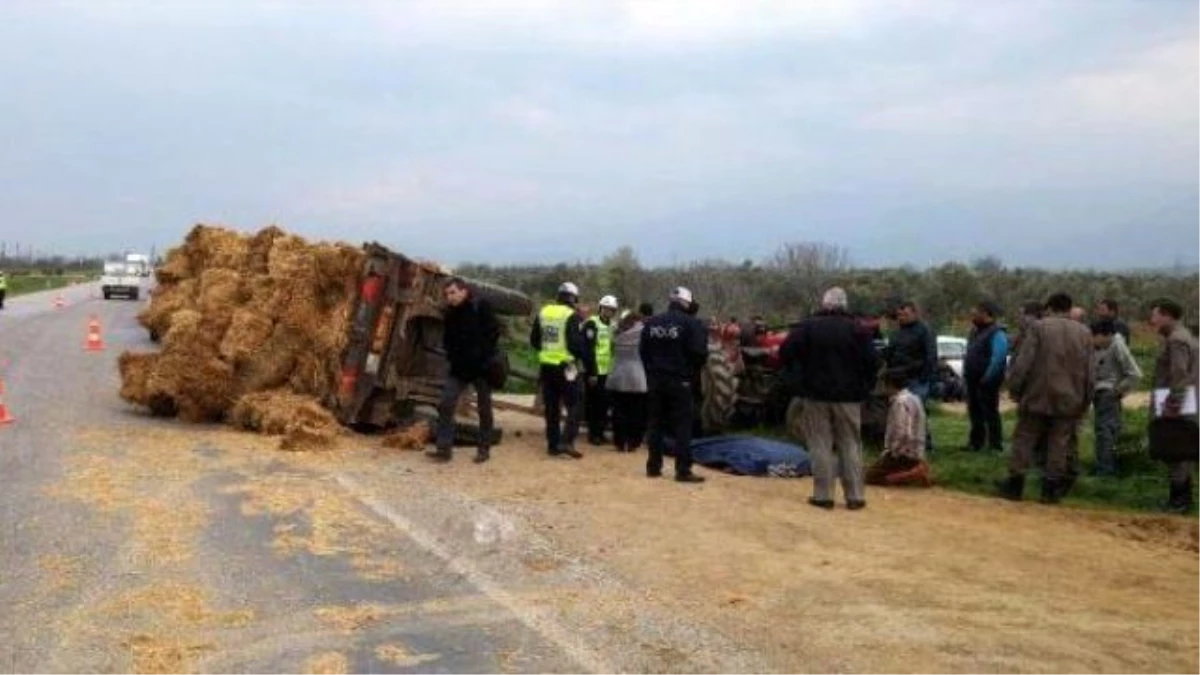 Saman Yüklü Traktör Devrildi: 1 Ölü, 1 Yaralı