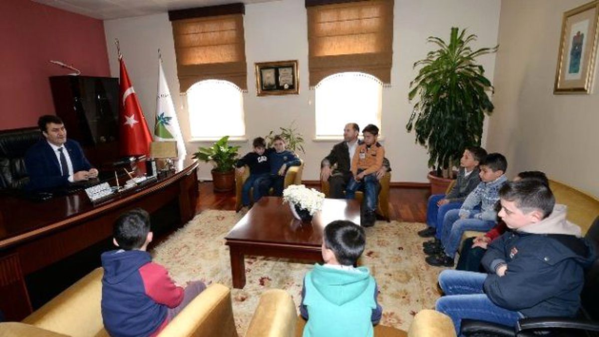 Suriyeli Yetim Çocuklardan Başkan Dündar\'a Ziyaret