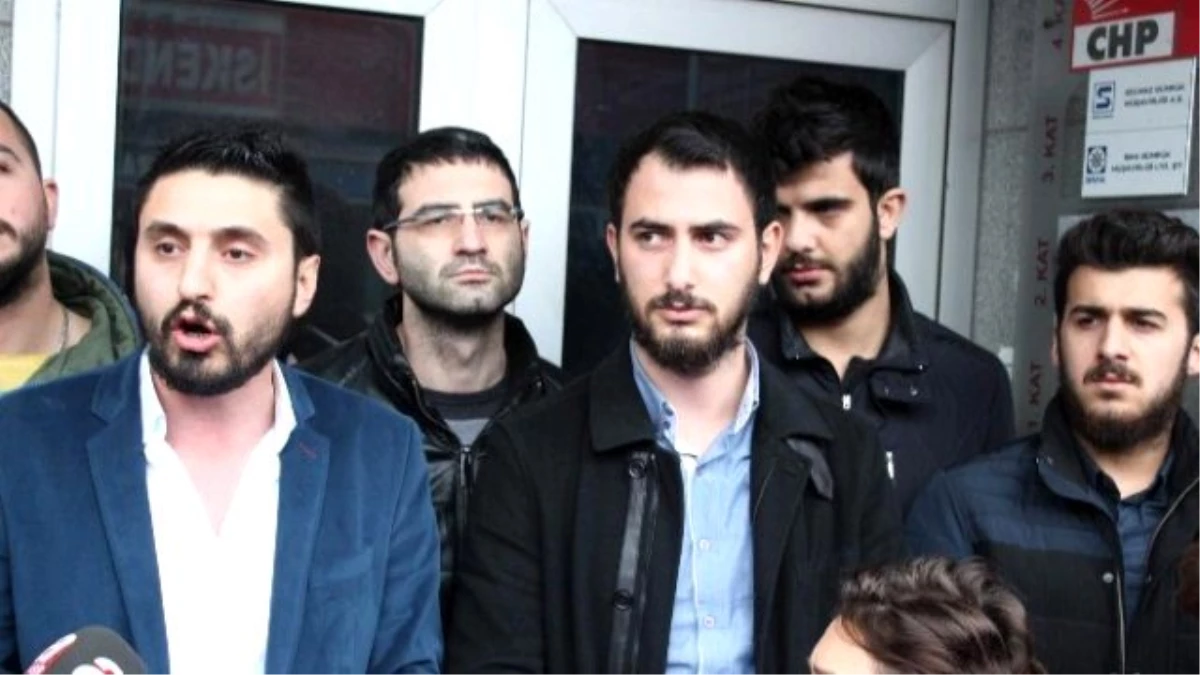 Trabzon\'da Parti Binasını İşgal Eden CHP\'li Gençler Eylemlerini Sürdürüyor
