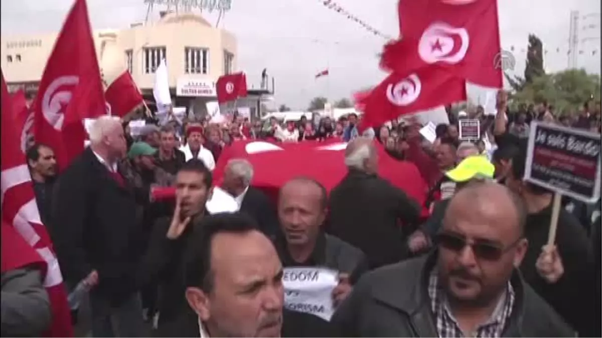 Tunus\'ta "Teröre Karşı" Protesto Gösterisi