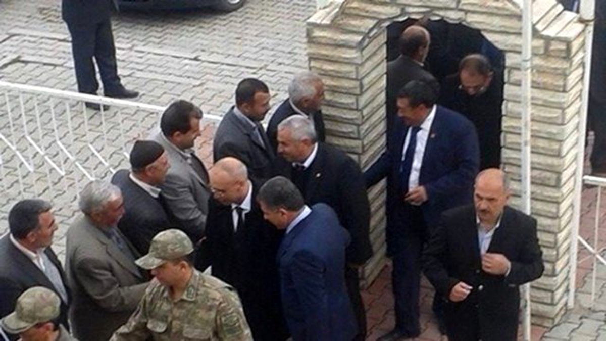 Vali Öztürk\'ten Aydınlar Beldesine Ziyaret