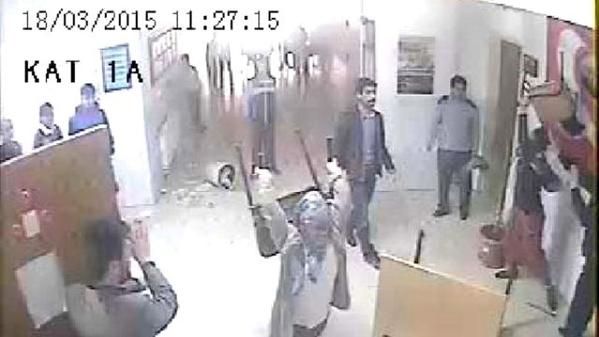 Öfkeli Anne ve Yakınları, Okulu Savaş Alanına Çevirdi