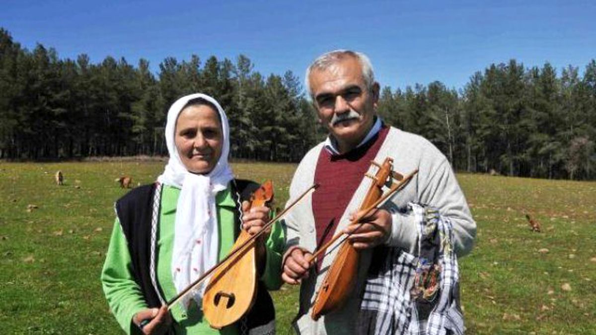 20 Yıllık Çift, 10 Yıldır Kemane Çalıp Türkü Söylüyor
