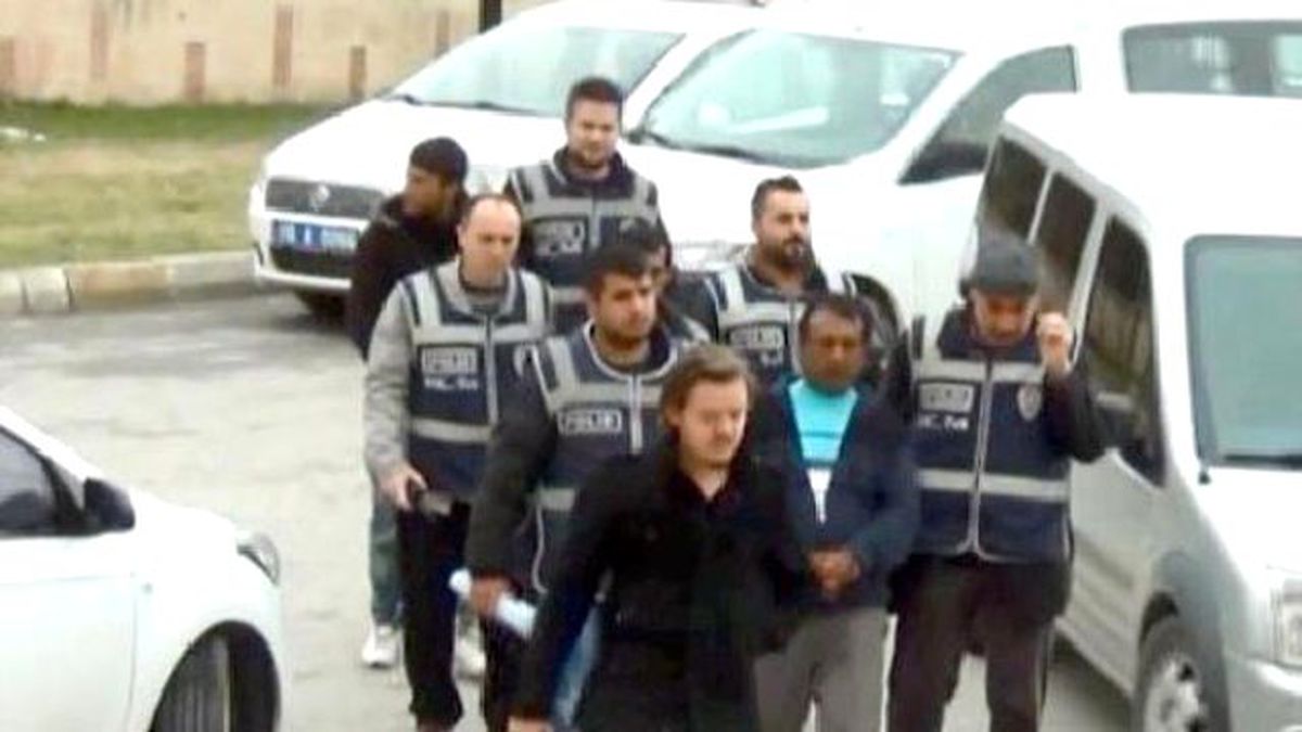Baba ve İki Oğlu Uyuşturucudan Tutuklandı