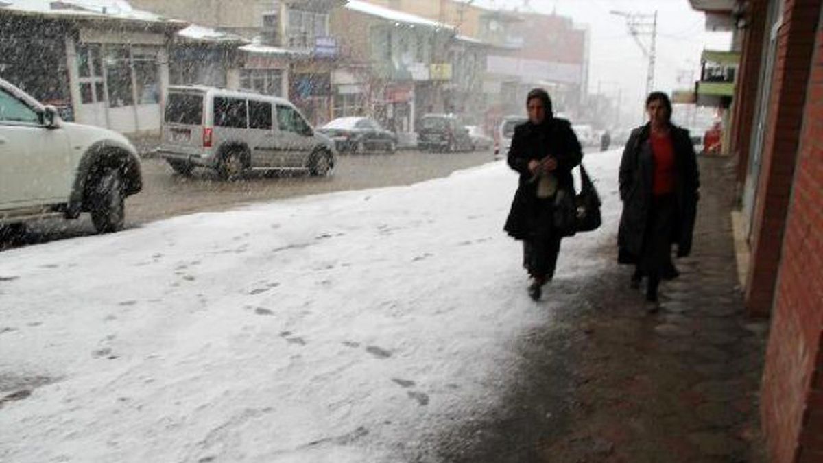 Başkale Beyaza Büründü