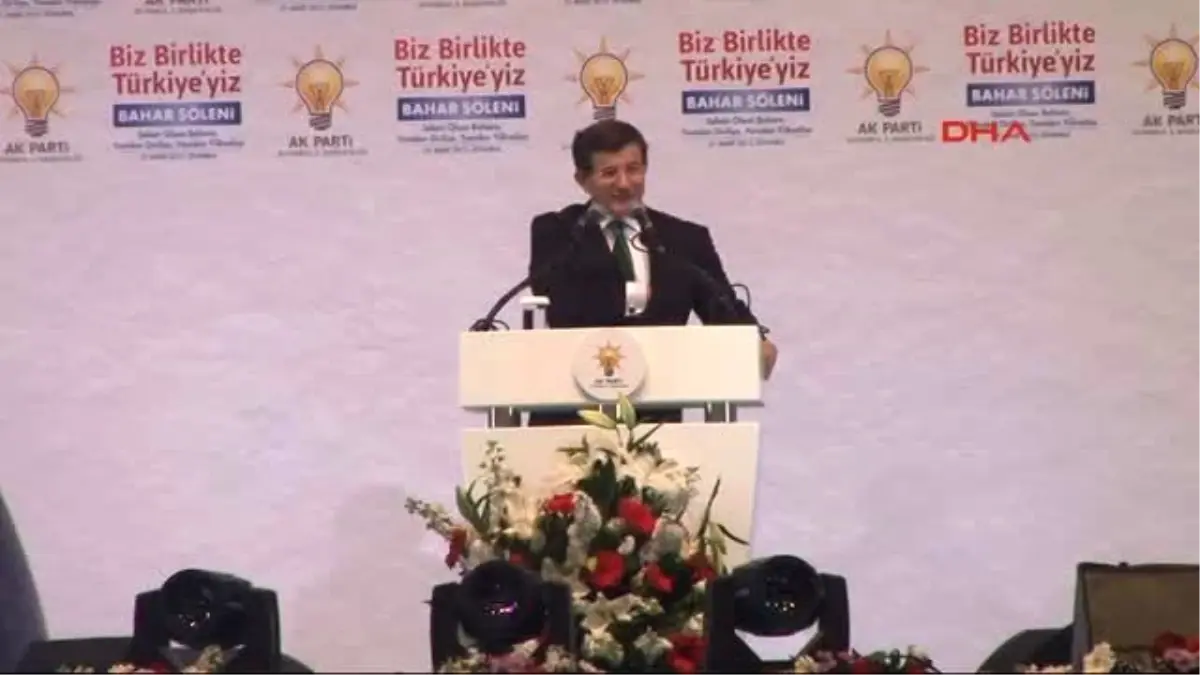 Davutoğlu\'ndan "Memleketim" Şarkısı